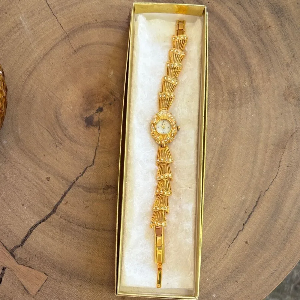 Untested vintage Luxurious Gold Women's Watch Bracelet